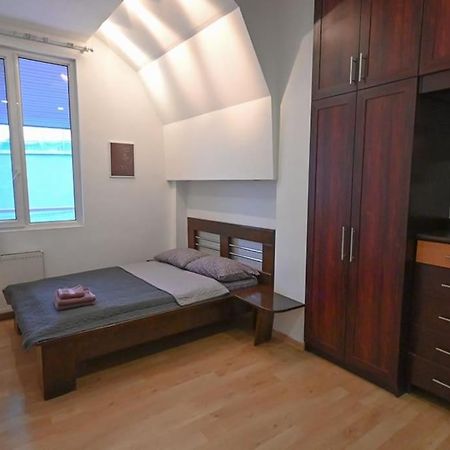 Classic Apt. On Liberty Square Tbilisi Esterno foto
