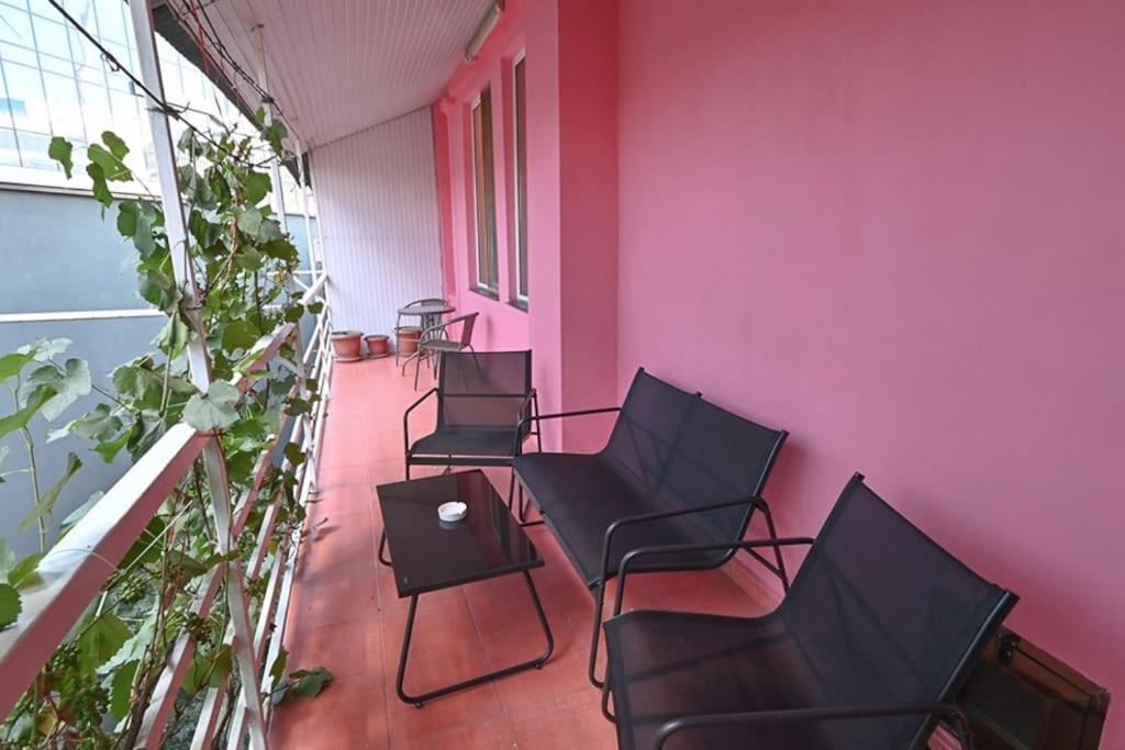 Classic Apt. On Liberty Square Tbilisi Esterno foto